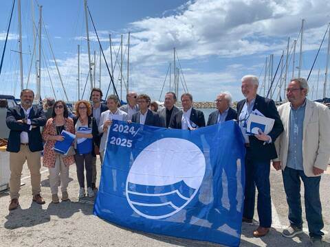 Joan Balaguer recull el distintiu de la bandera blava del Club de Vela Blanes - 2