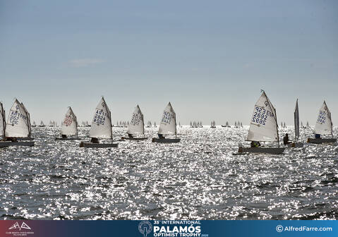 Els germans Dani i Vladik López participen a la 35ª Palamós International Optimist Trophy-18 Nations. - 2